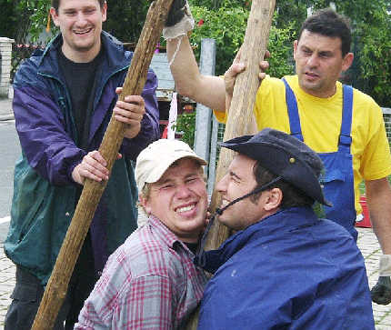 tl_files/Hauptverein/webseitenbilder/veranstaltungen/Maibaum2006.jpg tl_files/Hauptverein/webseitenbilder/veranstaltungen/Maibaum2006.jpg