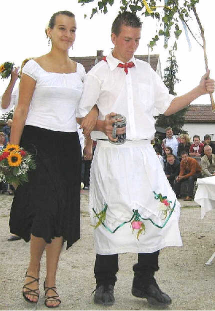 tl_files/Hauptverein/webseitenbilder/veranstaltungen/raustanzen2006.jpg tl_files/Hauptverein/webseitenbilder/veranstaltungen/raustanzen2006.jpg
