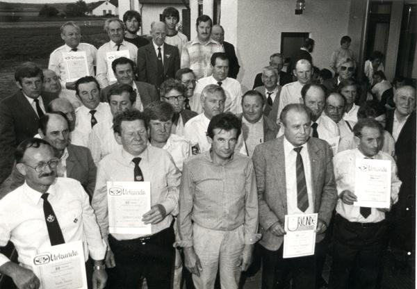 tl_files/Hauptverein/webseitenbilder/vereinschronik/1990_Ehrung_1.jpg tl_files/Hauptverein/webseitenbilder/vereinschronik/1990_Ehrung_1.jpg